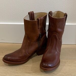 Frye Jane Trapunto Stitched Leather Short Boots